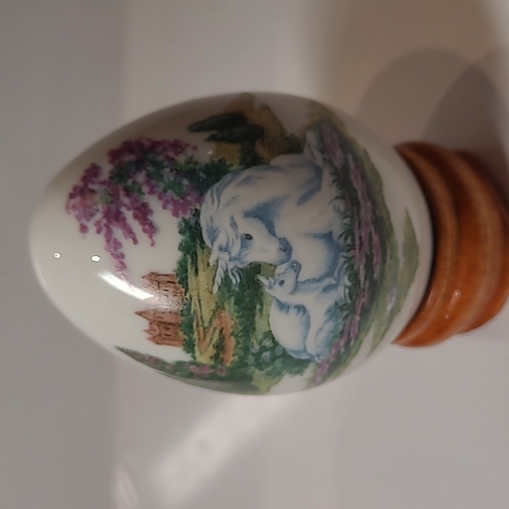 Vintage Princeton gallery 1993 porcelain egg Unicorn w/ wood stand